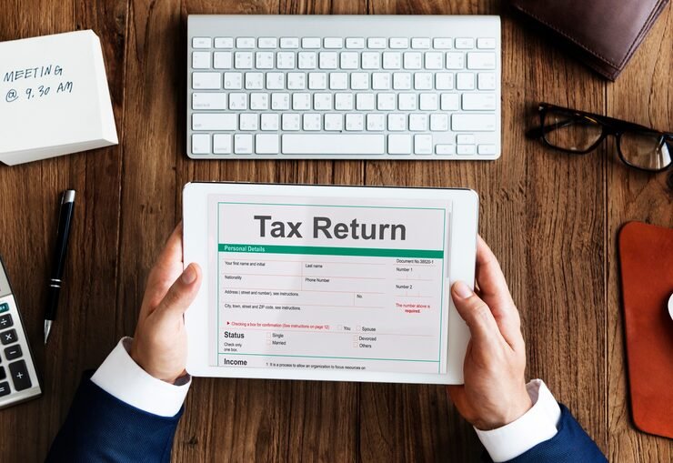income tax return deduction refund concept