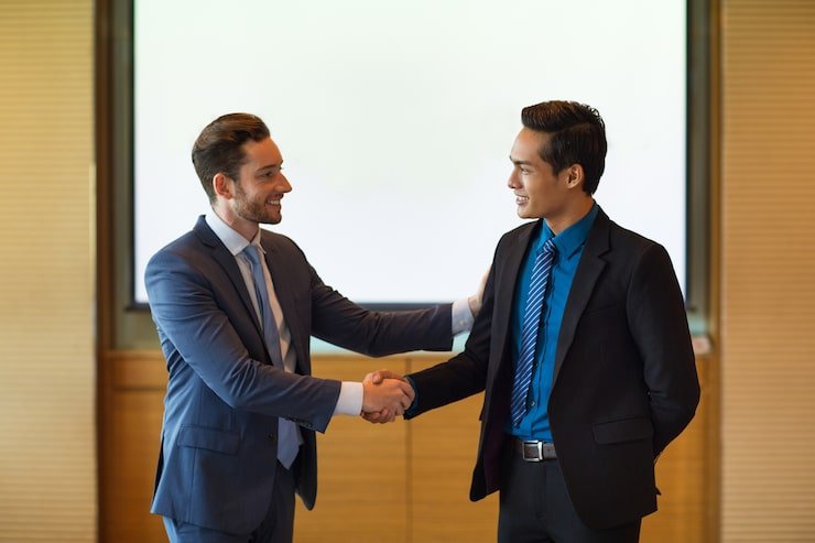 Business professional discussing tailored tax advice London with a trusted tax consultant