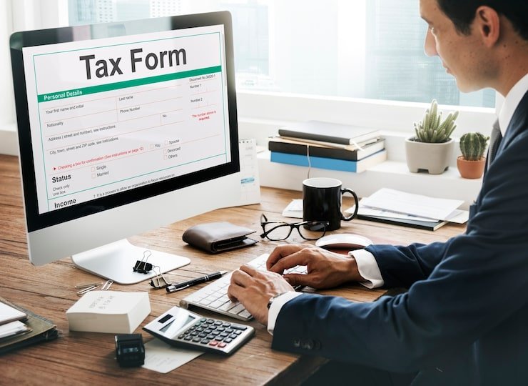 Accountant Ashford assisting with tax credits, refunds, and returns
