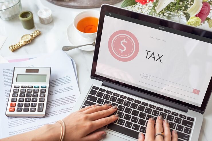 Professional tax accountant London managing personal tax and financial audit for clients in the UK