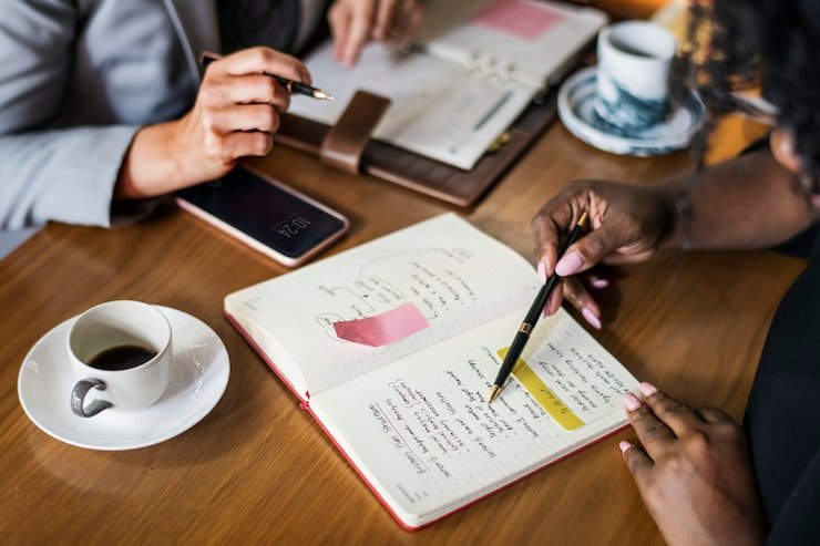 Bookkeeper Ashford meeting clients to discuss customized bookkeeping services and financial solutions